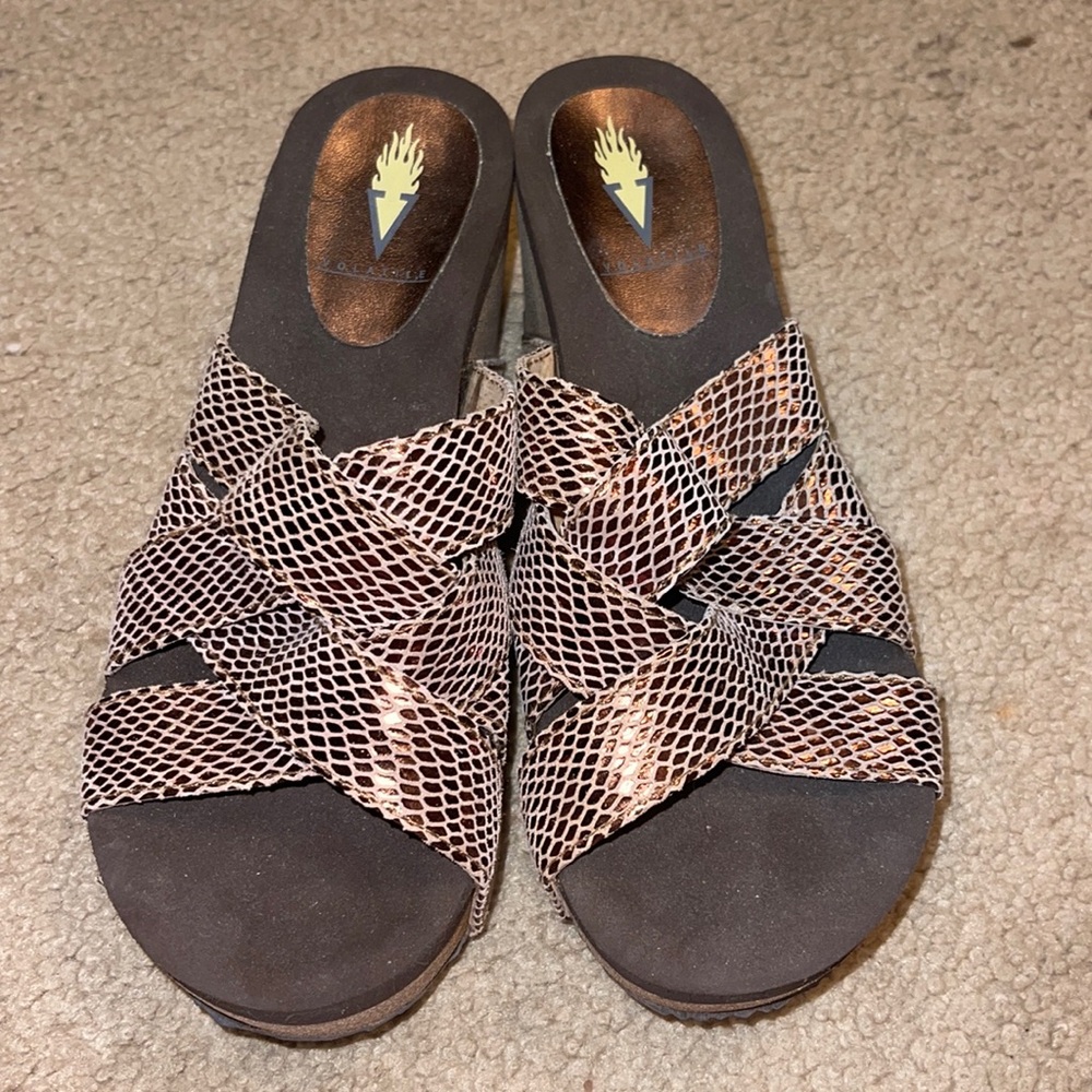 Volatile Bronze Wedges
